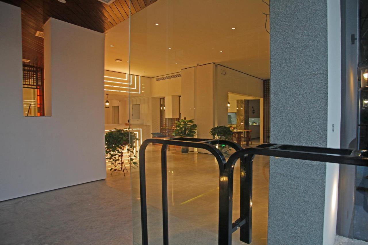 Hotel 張家界武陵源北岸輕奢客棧 森林公園店 Zhangjiajie Exterior foto